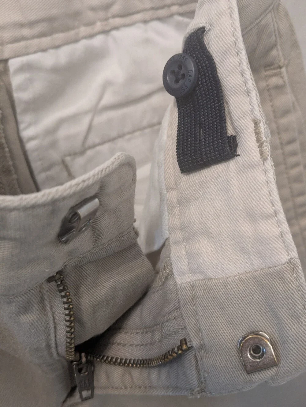 4️⃣ GAP Boys Chino Uniform Shorts in Navy (3) & Khaki (1); Size: 8